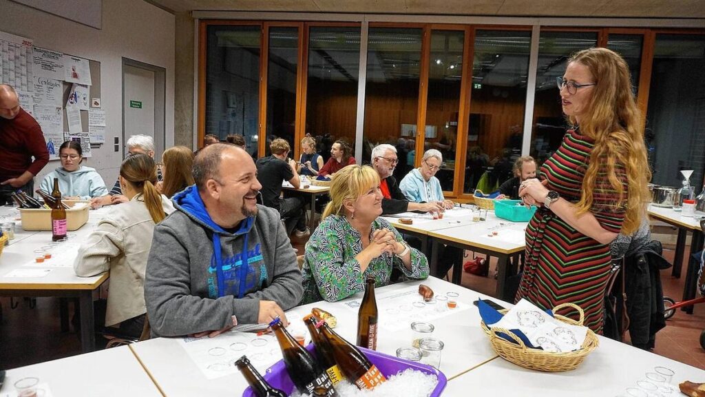 Gäste beim Craft Beer-Tasting