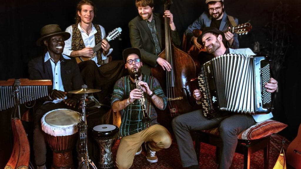 Die Haiducken mit ihren Instrumenten