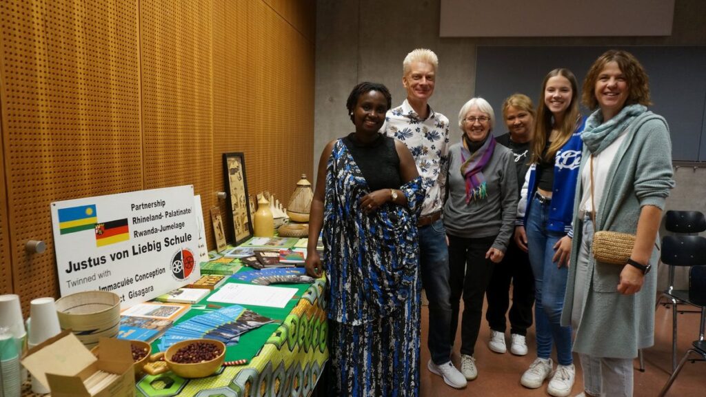Infostand zur Partnerschule in Ruanda